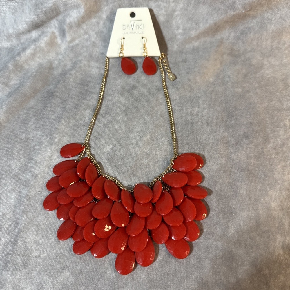 Da Vinci Necklace‎ And Earring Set Gold Tone Red Tear Drop Beads